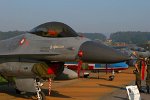 F16