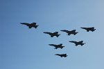 5 Hornet, 2 Mirage F1 (Französische Armee, Pilotenaustauschprogramm) - Défilée Überflug